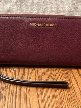 Michael Kors Jet Set Continental zip-around wristlet wallet Burgundy  pebbled
